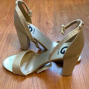 Guess Women’s size 8.5 Gold Glitter chunky 3 inch heels
